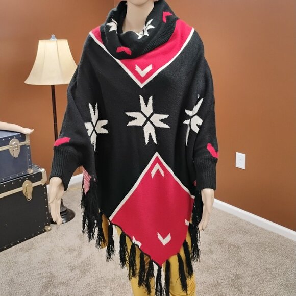 Selfie Couture Southwestern Knit Fringe Poncho | M/L | Statement Sweater - Picture 4 of 8